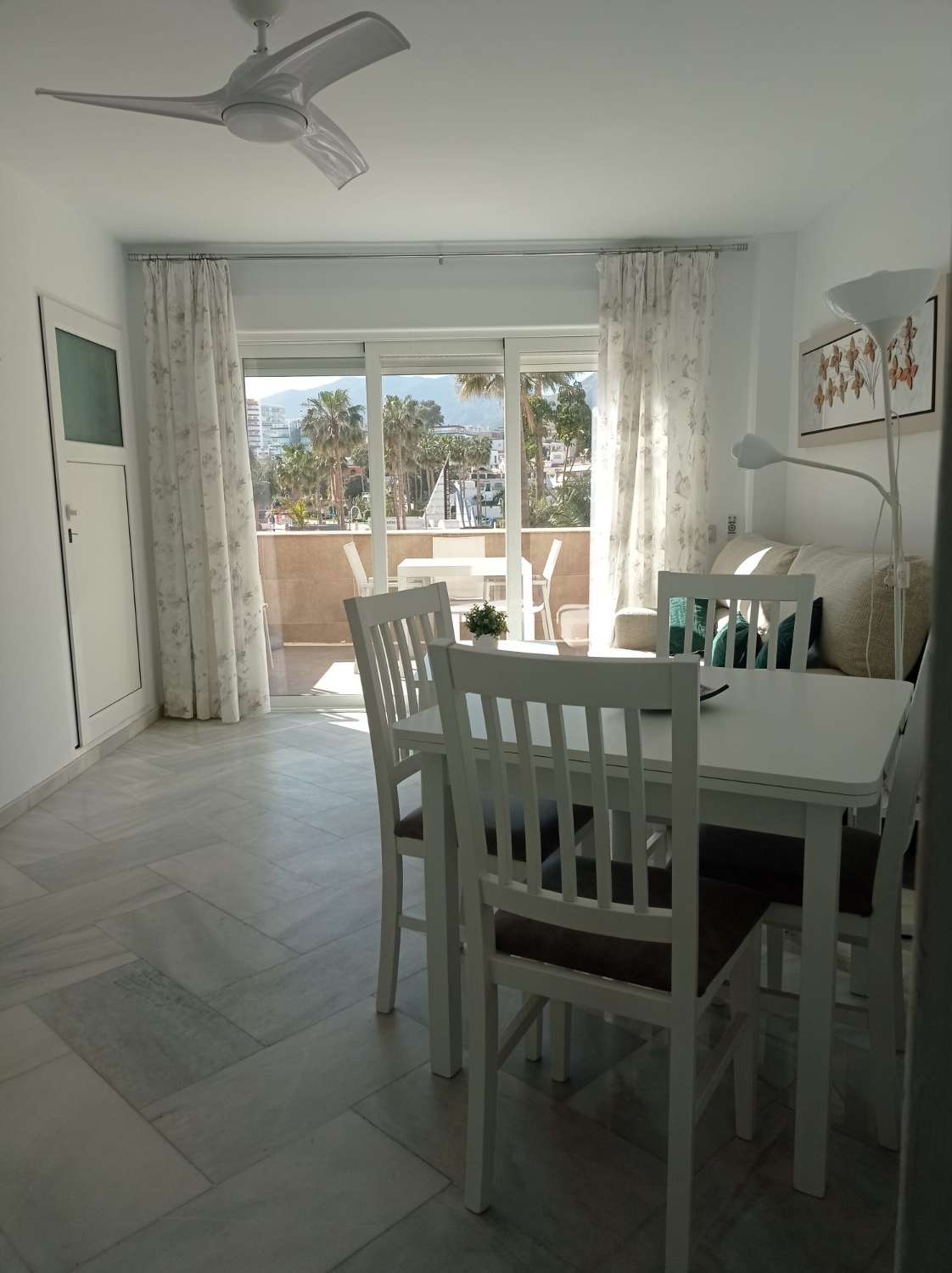 HALV SÄSONG. UTHYRES FRÅN NU TILL 27/2/25 OCH FRÅN 15.10.25-31.5.26 TREVLIG LÄGENHET I PUERTO MARINA (BENALMADENA)