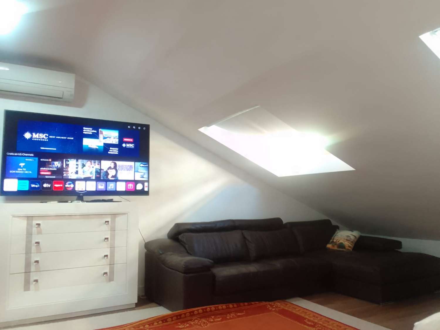 Vuokrattavana 01.09.2026–30.06.2027 upea 3 makuuhuoneen kaksikerroksio Fuengirolan keskustassa