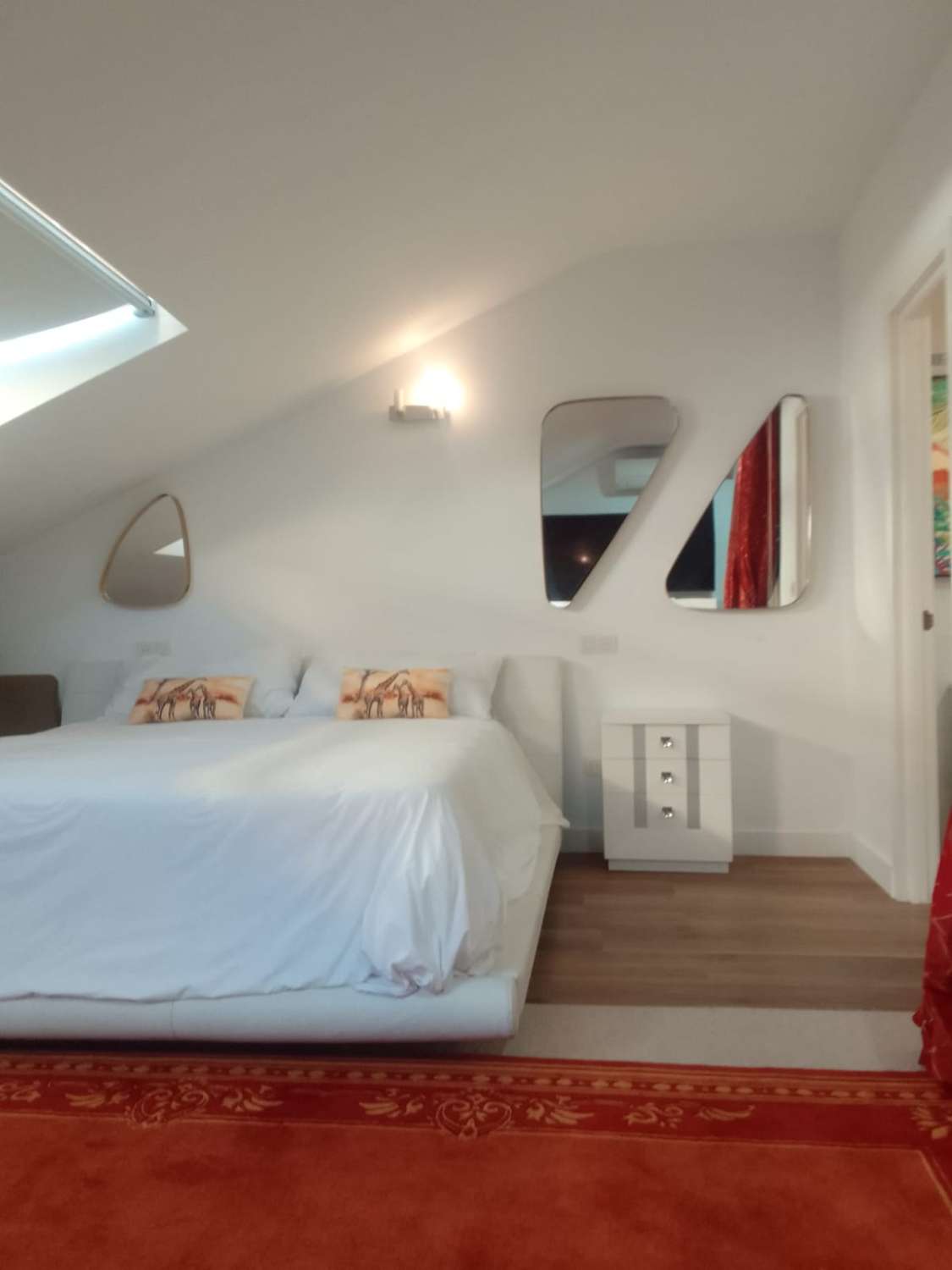 Vuokrattavana 01.09.2026–30.06.2027 upea 3 makuuhuoneen kaksikerroksio Fuengirolan keskustassa