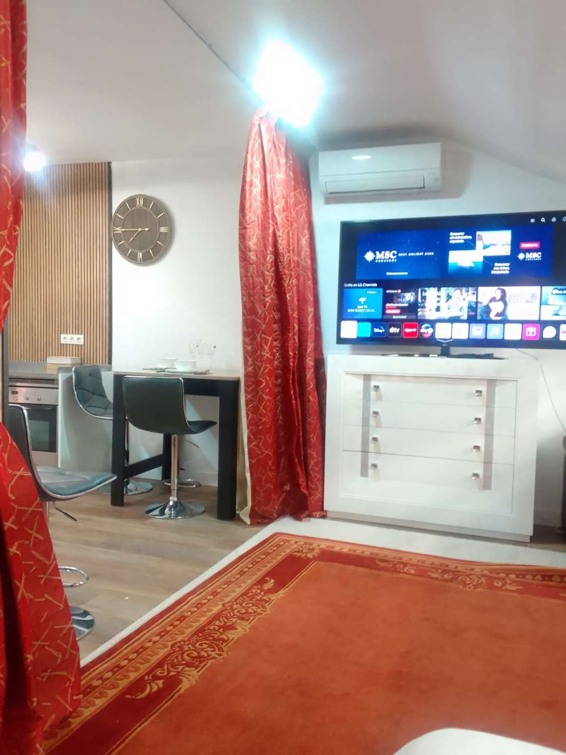 Vuokrattavana 01.09.2026–30.06.2027 upea 3 makuuhuoneen kaksikerroksio Fuengirolan keskustassa