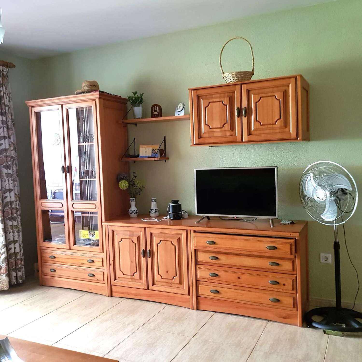 DEMI-SAISON. BEL APPARTEMENT AU REZ-DE-CHAUSSÉE À LOUER DU 01/09/25- 30/06/26 À BENALMADENA COSTA