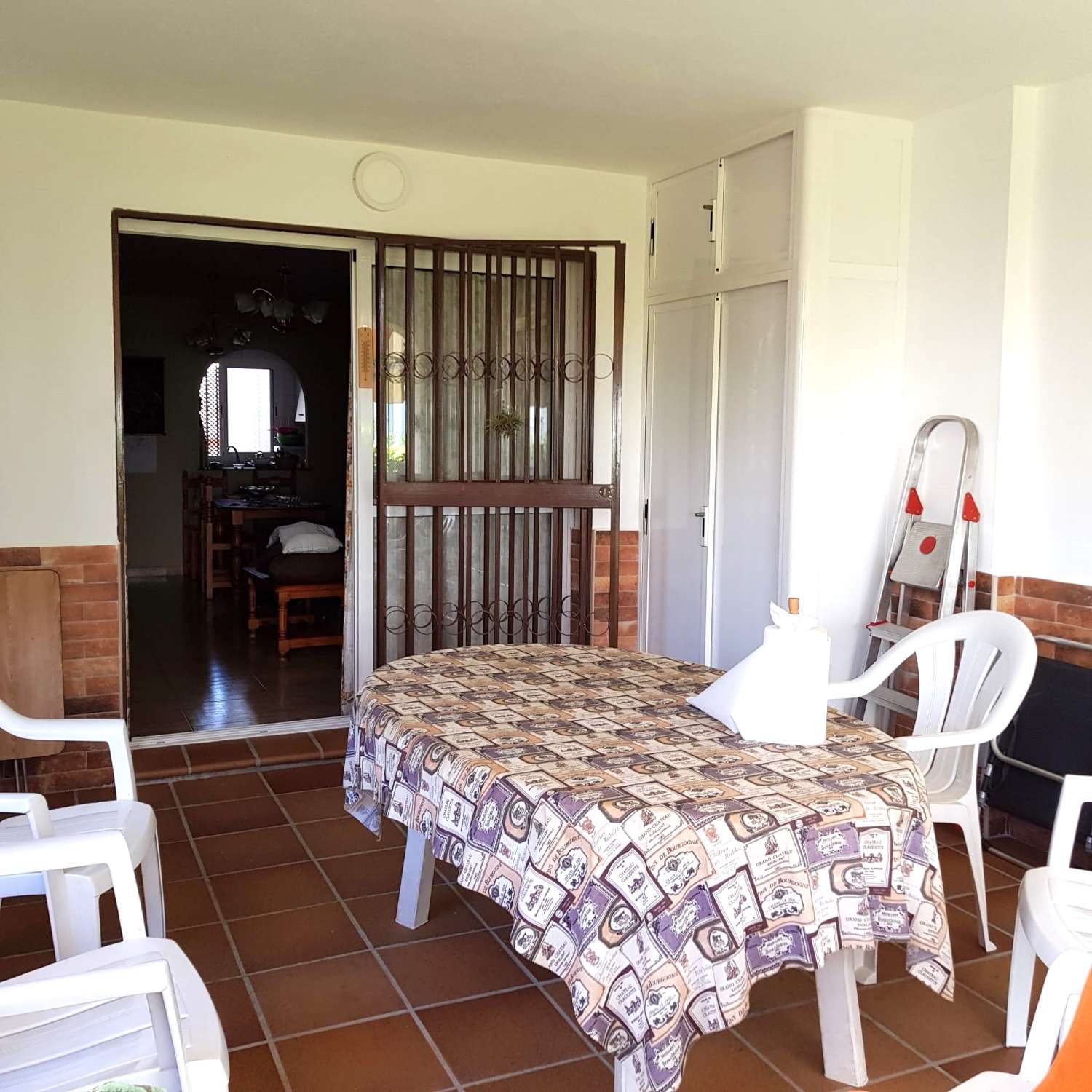 DEMI-SAISON. BEL APPARTEMENT AU REZ-DE-CHAUSSÉE À LOUER DU 01/09/25- 30/06/26 À BENALMADENA COSTA
