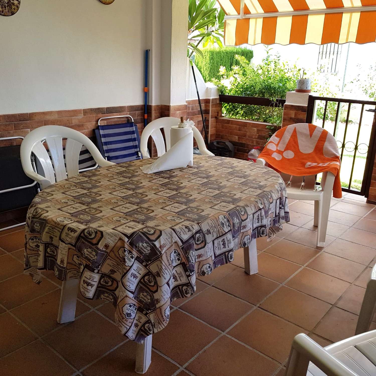 DEMI-SAISON. BEL APPARTEMENT AU REZ-DE-CHAUSSÉE À LOUER DU 01/09/25- 30/06/26 À BENALMADENA COSTA