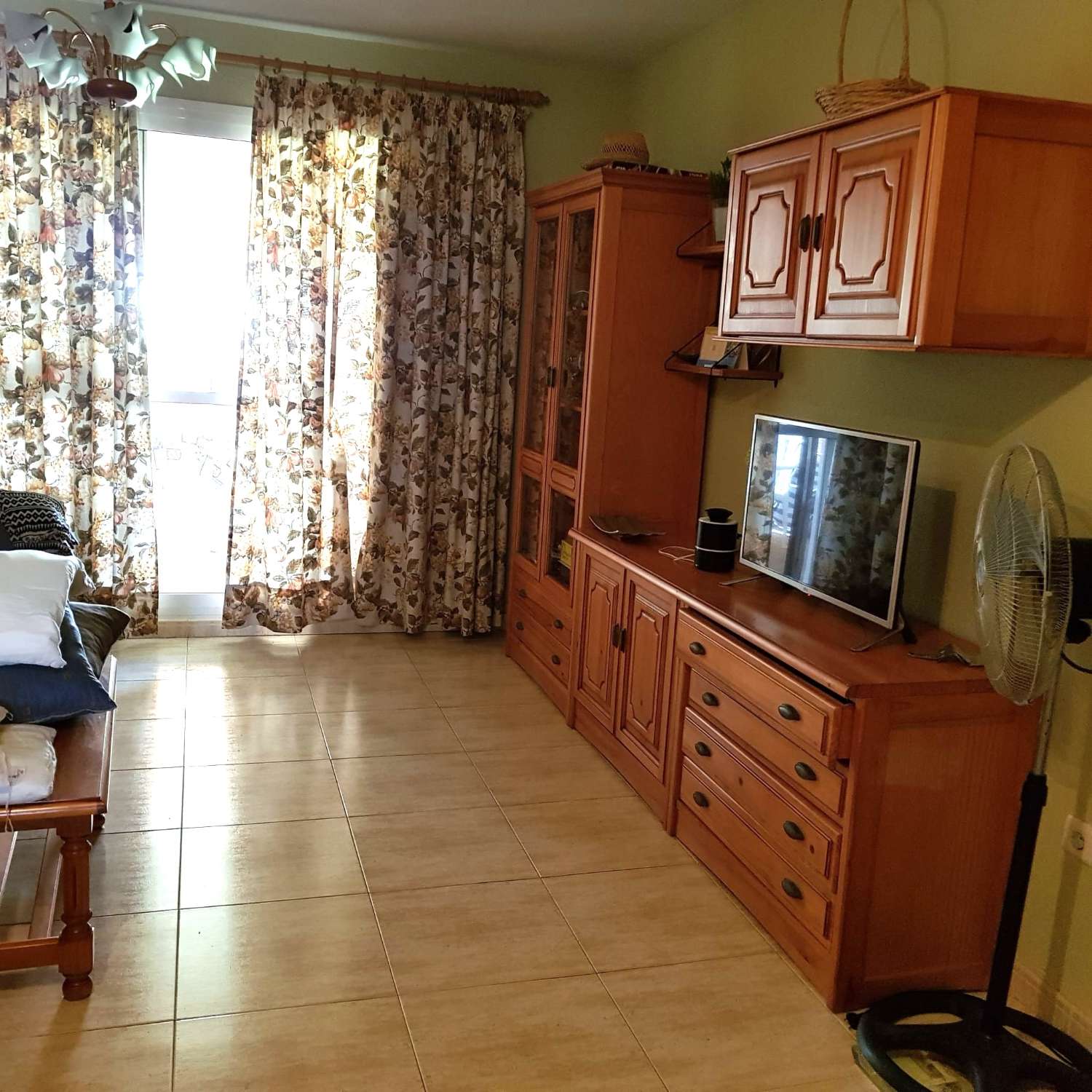 DEMI-SAISON. BEL APPARTEMENT AU REZ-DE-CHAUSSÉE À LOUER DU 01/09/25- 30/06/26 À BENALMADENA COSTA