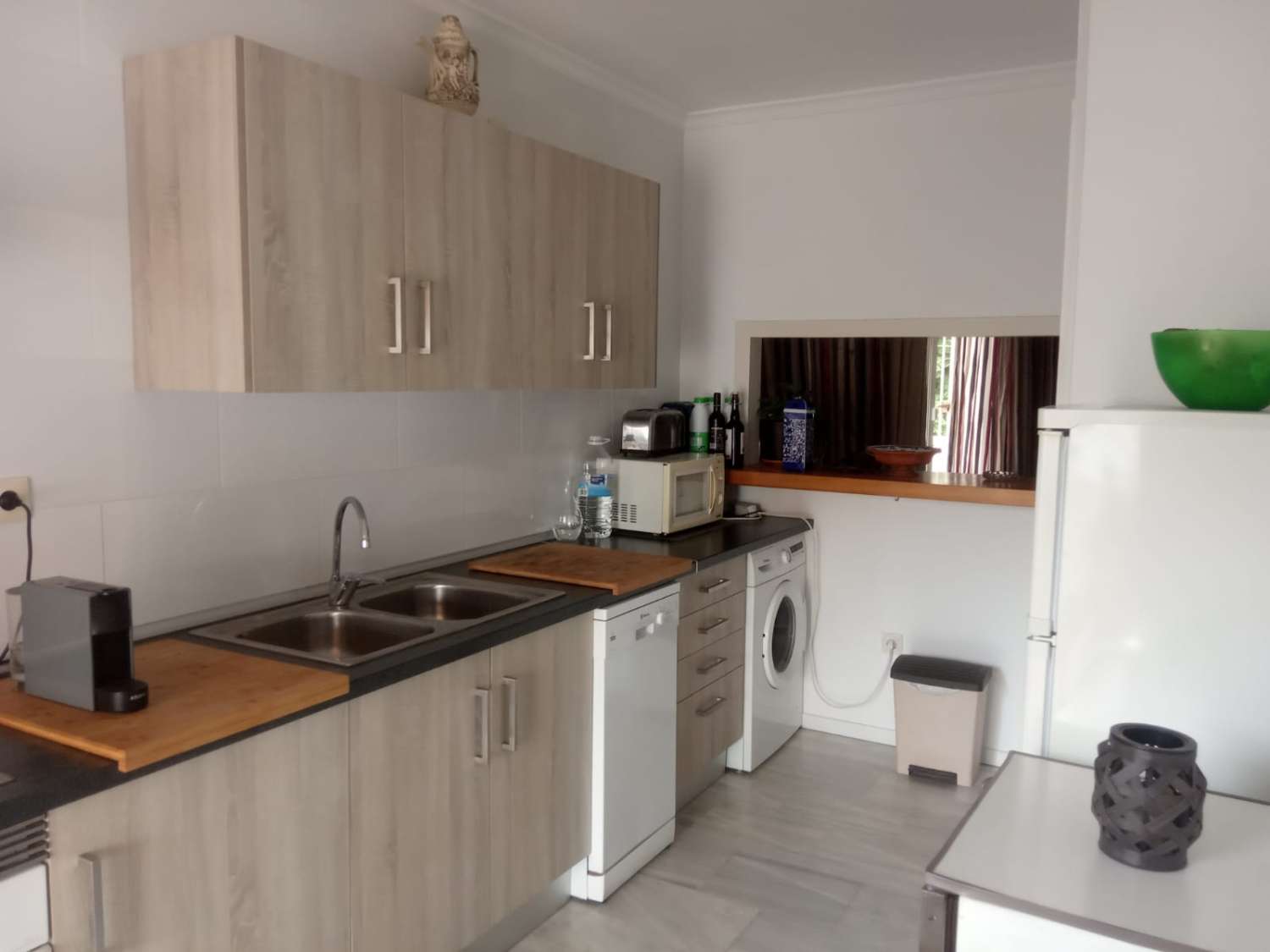 ZU VERMIETEN VOM 15.1.2026- 31.5.26 SCHÖNE WOHNUNG IN LA CARIHUELA 50 METER VOM STRAND ENTFERNT, TORREMOLINOS