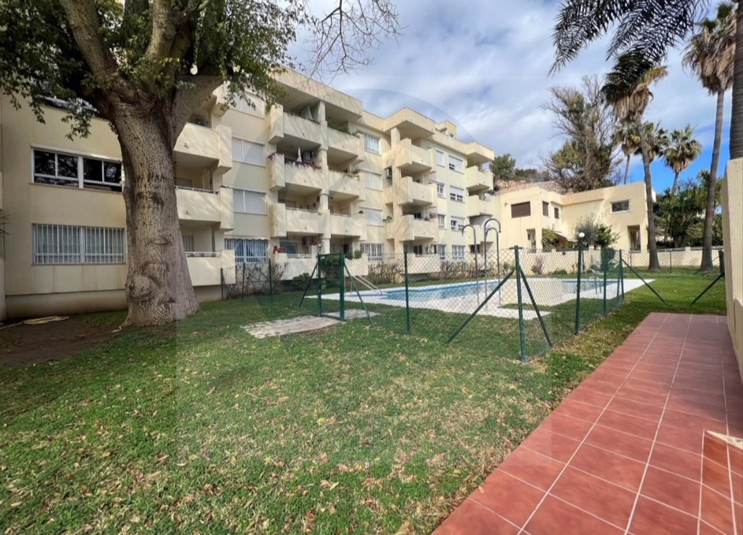 DEMI-SAISON. A LOUER DU 01/01/2026 AU 30/06/2026 MAGNIFIQUE APPARTEMENT AVEC VUE SUR LA MER DANS LE QUARTIER DE LA CARIHUELA (TORREMOLINOS)