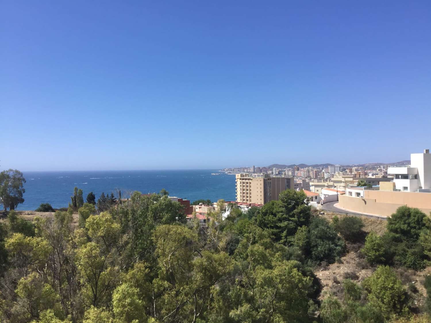 SCHÖNE WOHNUNG ZU VERMIETEN HALBZEIT VOM 01/09/2025 - 30/06/2026 IN TORREBLANCA DEL SOL (FUENGIROLA)