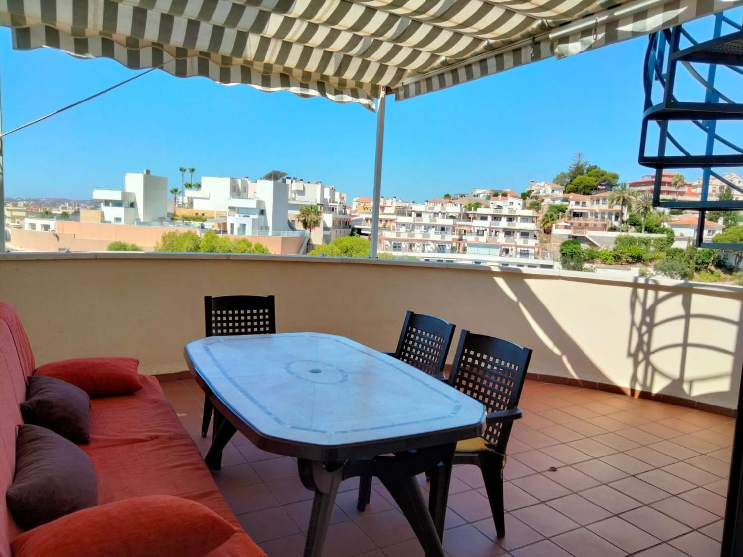 SCHÖNE WOHNUNG ZU VERMIETEN HALBZEIT VOM 01/09/2025 - 30/06/2026 IN TORREBLANCA DEL SOL (FUENGIROLA)