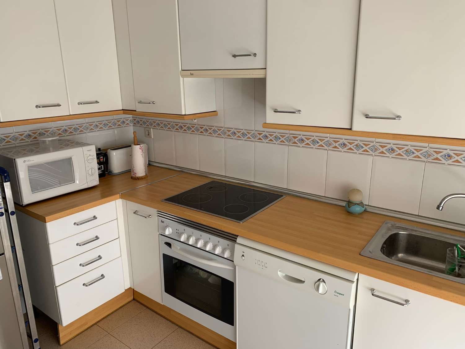 TE HUUR VAN 1-3-30-6-26 EN VAN 1-9-30-6-27 MOOI APPARTEMENT AAN 2ND LINE BEACH IN LA CARIHUELA (TORREMOLINOS)