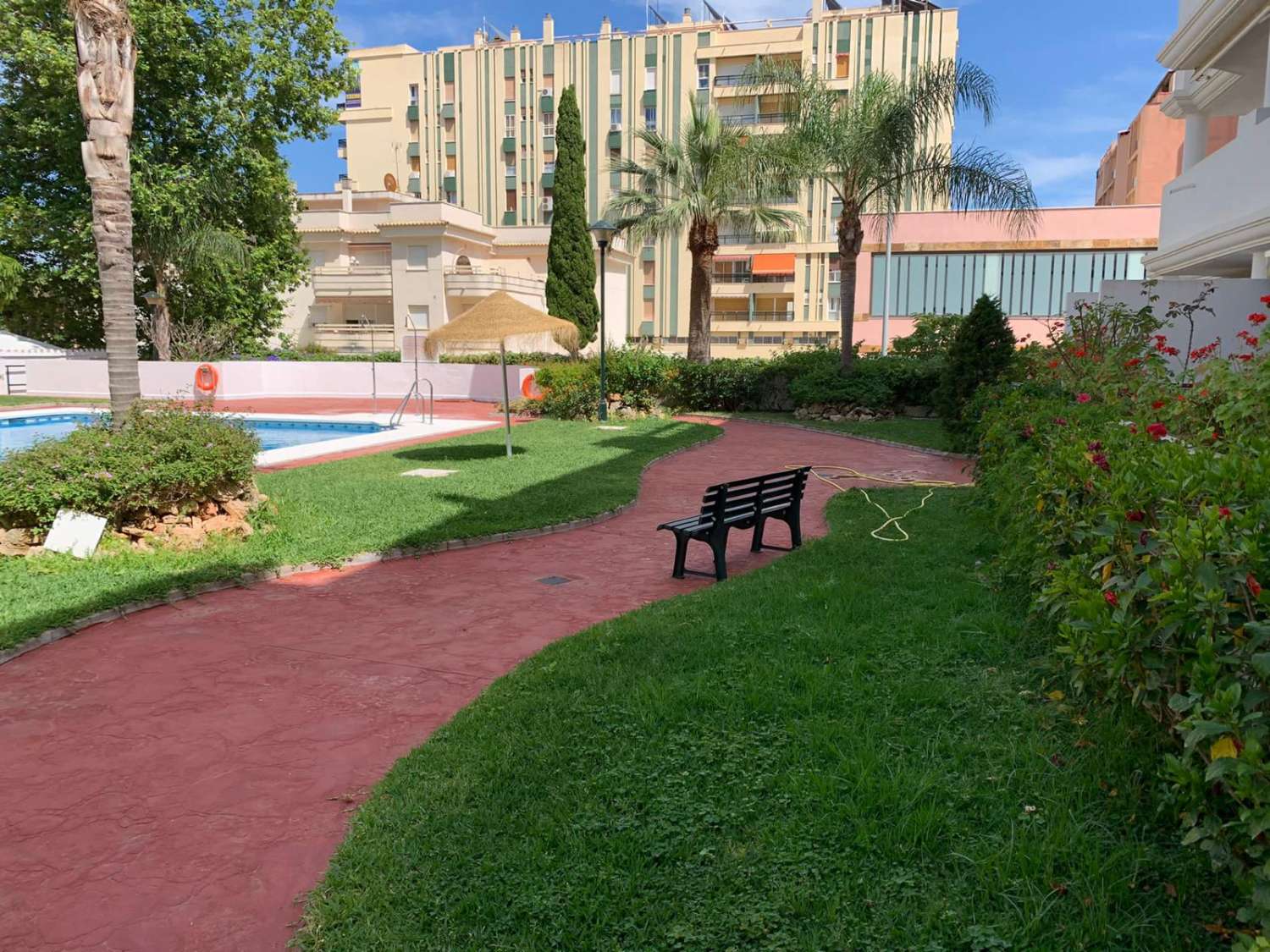 TE HUUR VAN 1-3-30-6-26 EN VAN 1-9-30-6-27 MOOI APPARTEMENT AAN 2ND LINE BEACH IN LA CARIHUELA (TORREMOLINOS)