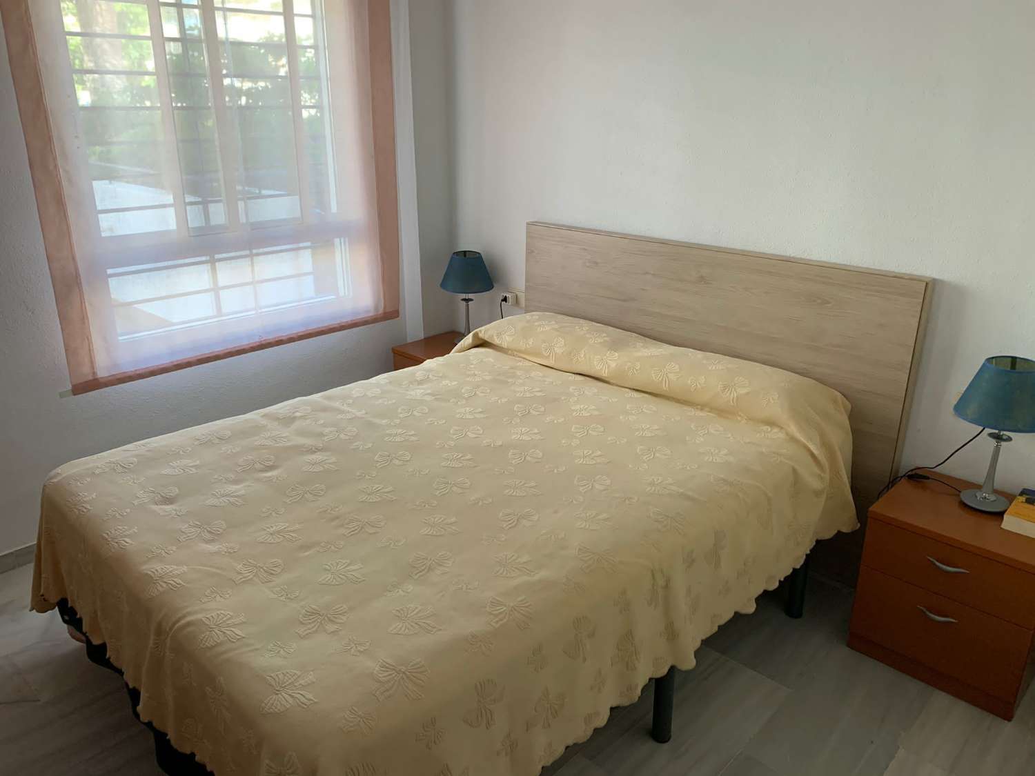 TE HUUR VAN 1-3-30-6-26 EN VAN 1-9-30-6-27 MOOI APPARTEMENT AAN 2ND LINE BEACH IN LA CARIHUELA (TORREMOLINOS)