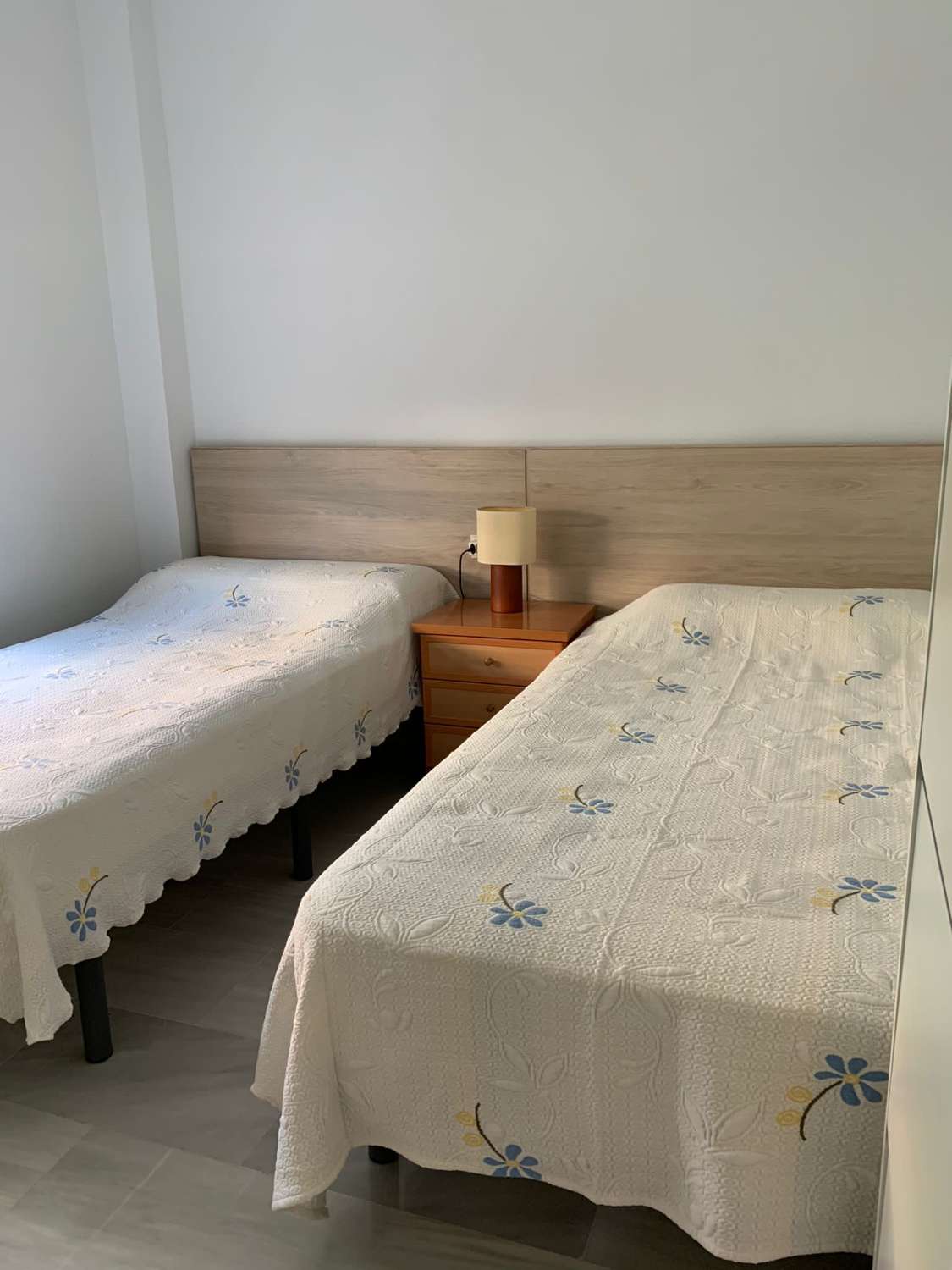 TE HUUR VAN 1-3-30-6-26 EN VAN 1-9-30-6-27 MOOI APPARTEMENT AAN 2ND LINE BEACH IN LA CARIHUELA (TORREMOLINOS)