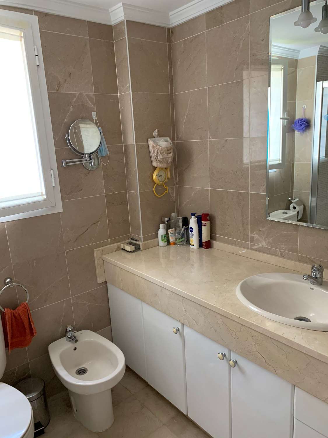 TE HUUR VAN 1-3-30-6-26 EN VAN 1-9-30-6-27 MOOI APPARTEMENT AAN 2ND LINE BEACH IN LA CARIHUELA (TORREMOLINOS)