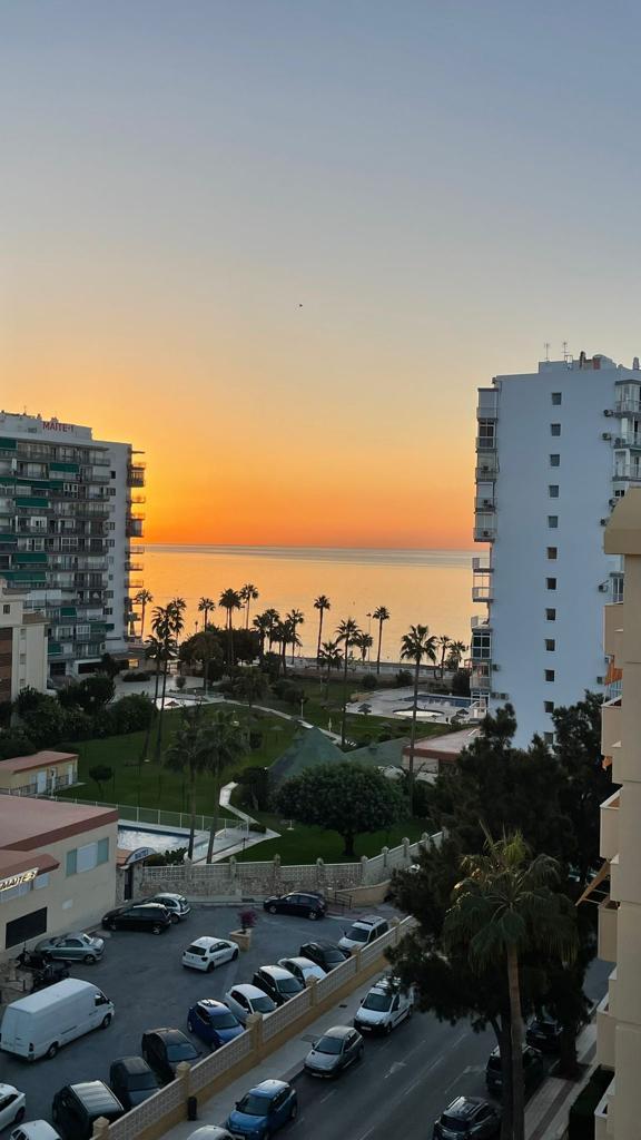 HALV SÆSON. TIL LEJE FRA 01.09.2025-30.06.2026 SMUK PENTHOUSE MED HAVUDSIGT I BENALMADENA