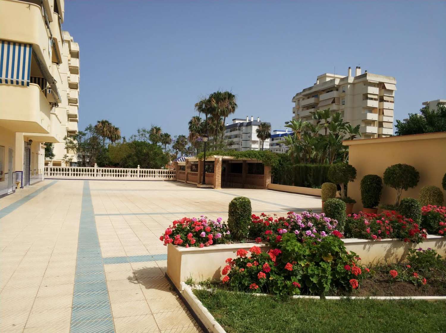 HALV SÆSON. TIL LEJE FRA 01.09.2025-30.06.2026 SMUK PENTHOUSE MED HAVUDSIGT I BENALMADENA