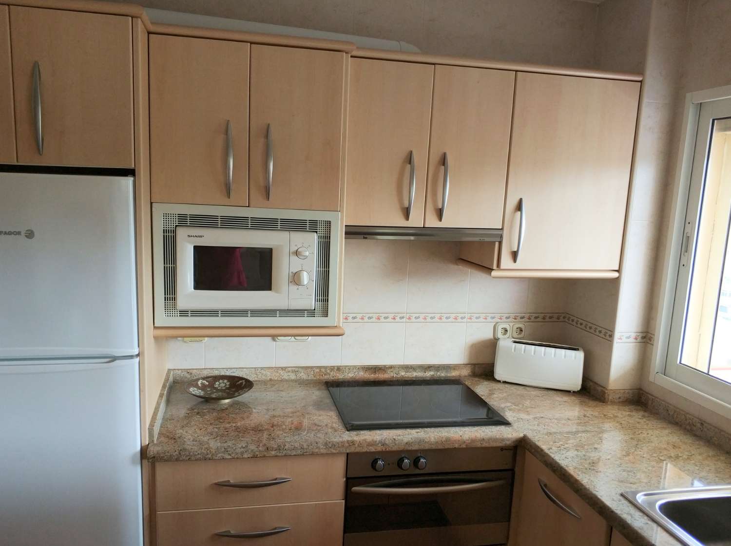 HALV SÆSON. TIL LEJE FRA 01.09.2025-30.06.2026 SMUK PENTHOUSE MED HAVUDSIGT I BENALMADENA