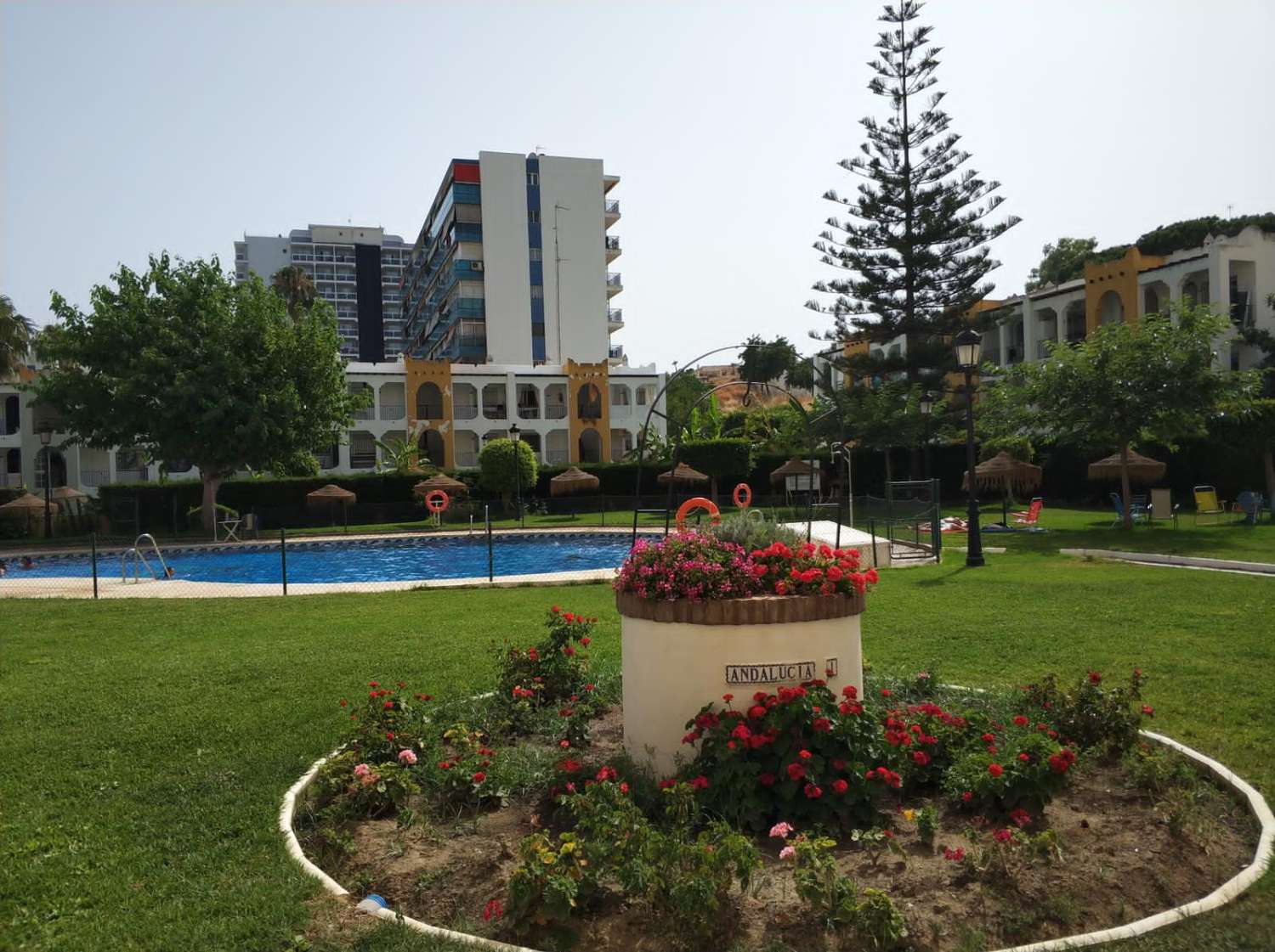 HALV SÆSON. TIL LEJE FRA 01.09.2025-30.06.2026 SMUK PENTHOUSE MED HAVUDSIGT I BENALMADENA