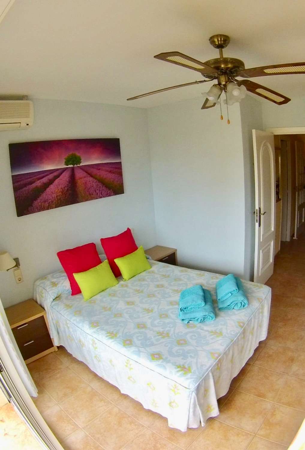 HALV SÆSON. TIL LEJE FRA 01.09.2025-30.06.2026 SMUK PENTHOUSE MED HAVUDSIGT I BENALMADENA