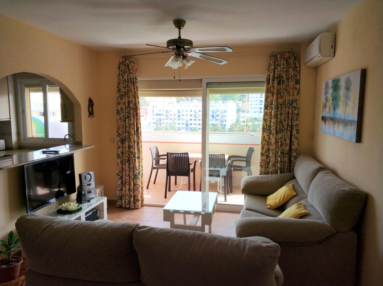 HALV SÆSON. TIL LEJE FRA 01.09.2025-30.06.2026 SMUK PENTHOUSE MED HAVUDSIGT I BENALMADENA