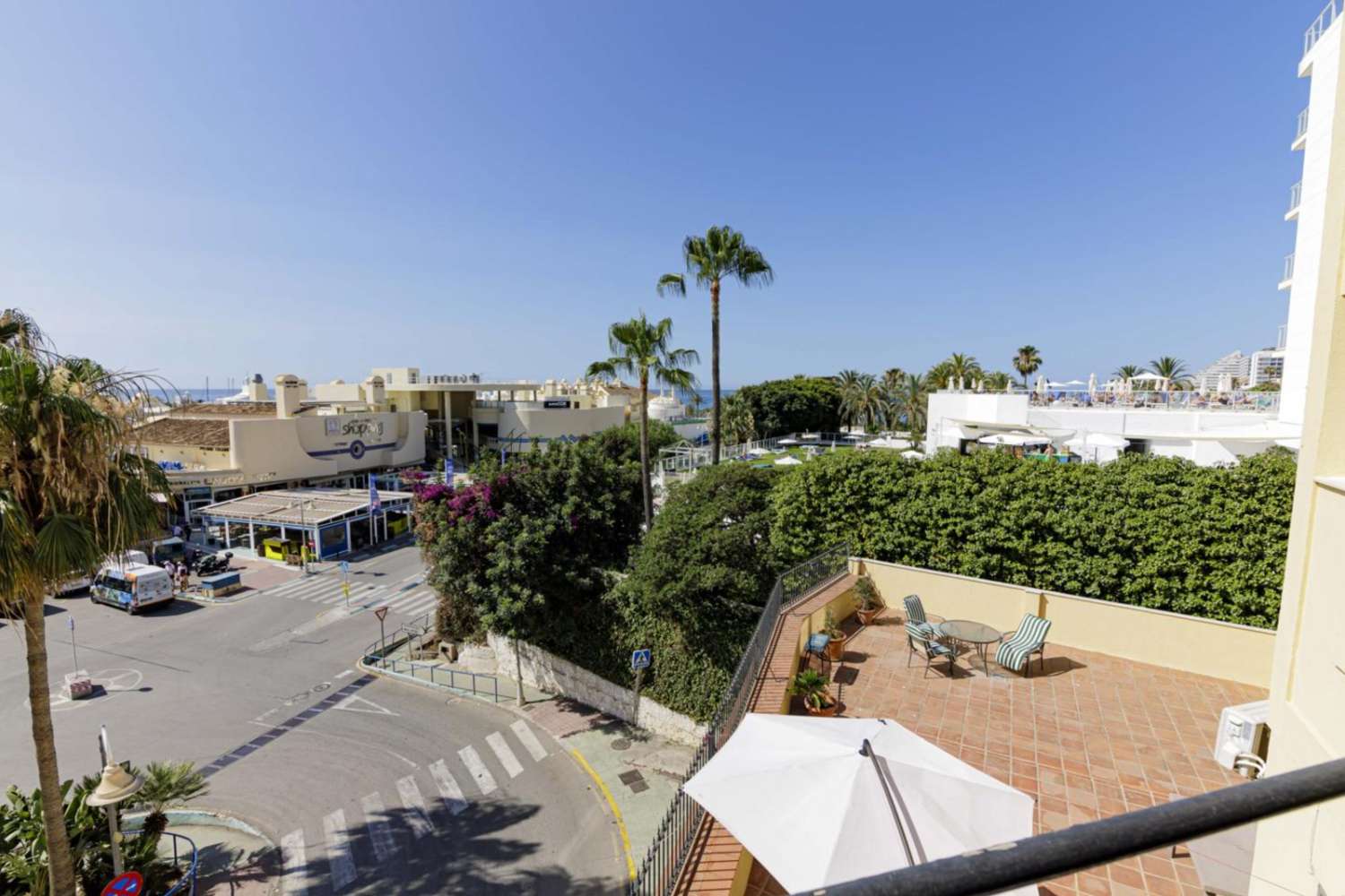 HALBE SAISON. ZU VERMIETEN VOM 1.12.25-30.4.2026 SCHÖNE WOHNUNG MIT TEILWEISEM MEERBLICK IN PUERTO MARINA (BENALMADENA)