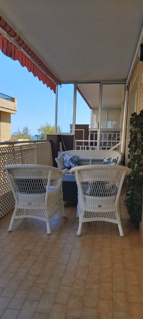 Se alquila MEDIA TEMPORADA  desde 1.9.25-30.6.26 magnifico apartamento en 1a linea de playa en Fuengirola.