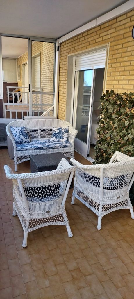 Se alquila MEDIA TEMPORADA  desde 1.9.25-30.6.26 magnifico apartamento en 1a linea de playa en Fuengirola.