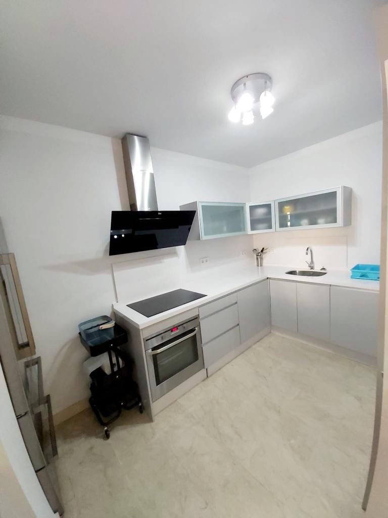 Se alquila MEDIA TEMPORADA  desde 1.9.25-30.6.26 magnifico apartamento en 1a linea de playa en Fuengirola.