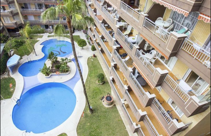 Se alquila MEDIA TEMPORADA  desde 1.9.25-30.6.26 magnifico apartamento en 1a linea de playa en Fuengirola.