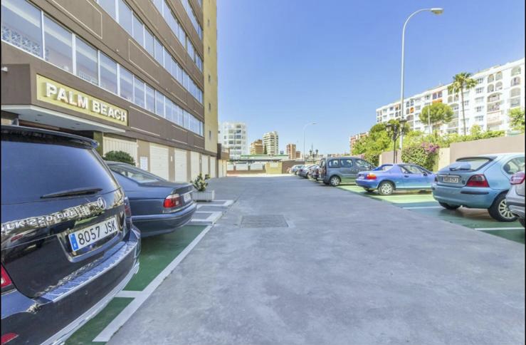 Se alquila MEDIA TEMPORADA  desde 1.9.25-30.6.26 magnifico apartamento en 1a linea de playa en Fuengirola.