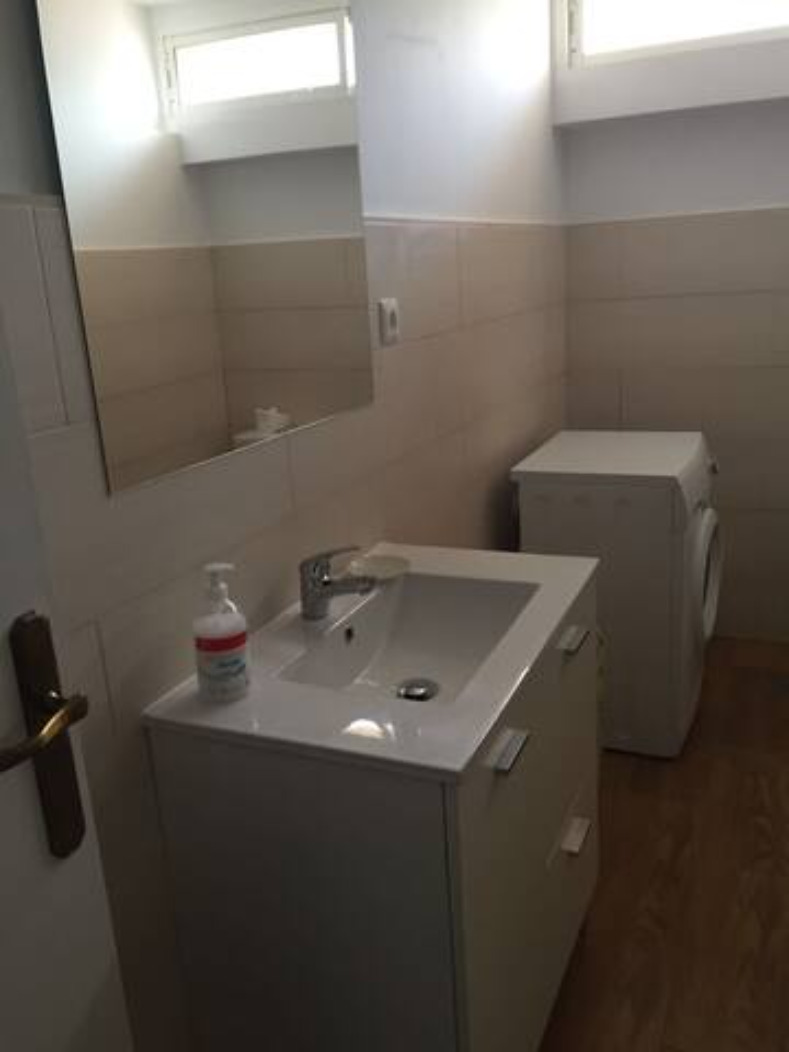 MEDIA TEMPORADA . SE ALQUILA 01.04.26 - 31.5.27 MAGNIFICO APARTAMENTO  CON VISTAS AL MAR EN 1ª LINEA EN FUENGIROLA