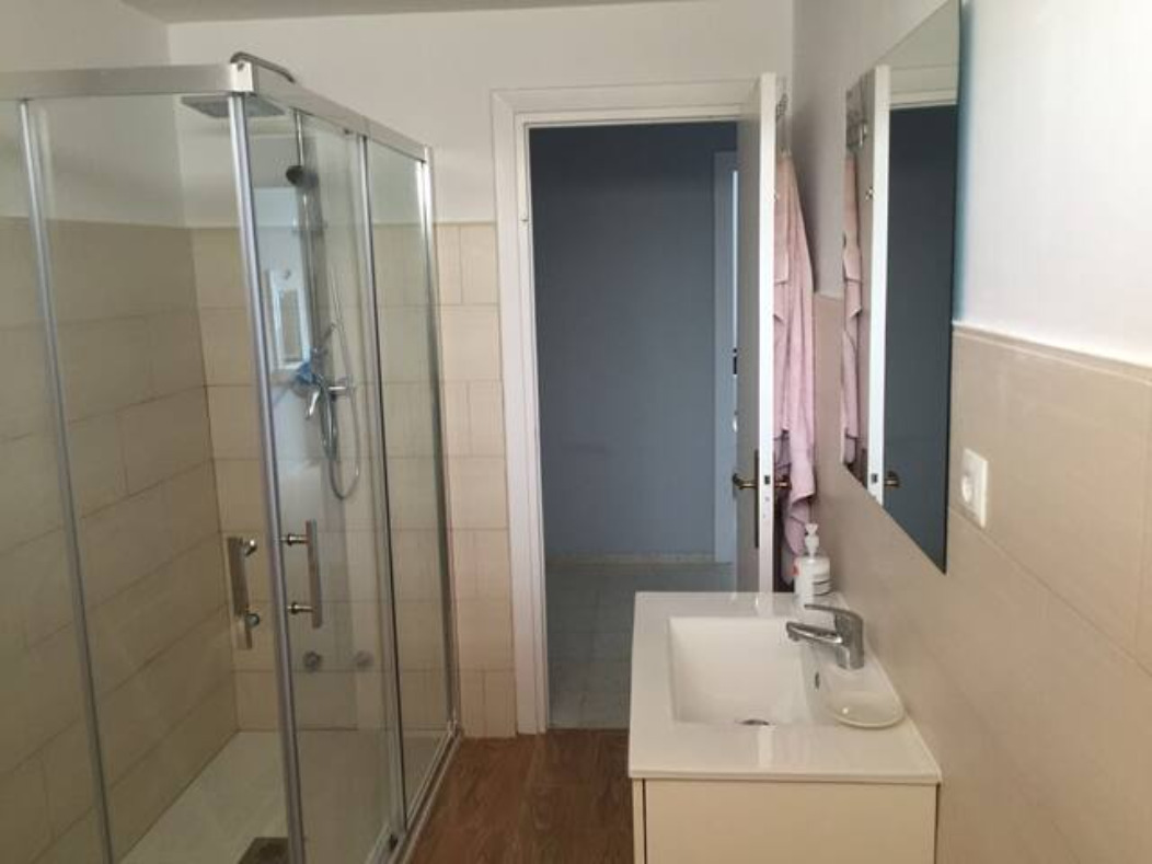 MEDIA TEMPORADA . SE ALQUILA 01.04.26 - 31.5.27 MAGNIFICO APARTAMENTO  CON VISTAS AL MAR EN 1ª LINEA EN FUENGIROLA