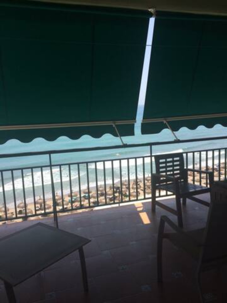 MEDIA TEMPORADA . SE ALQUILA 01.04.26 - 31.5.27 MAGNIFICO APARTAMENTO  CON VISTAS AL MAR EN 1ª LINEA EN FUENGIROLA