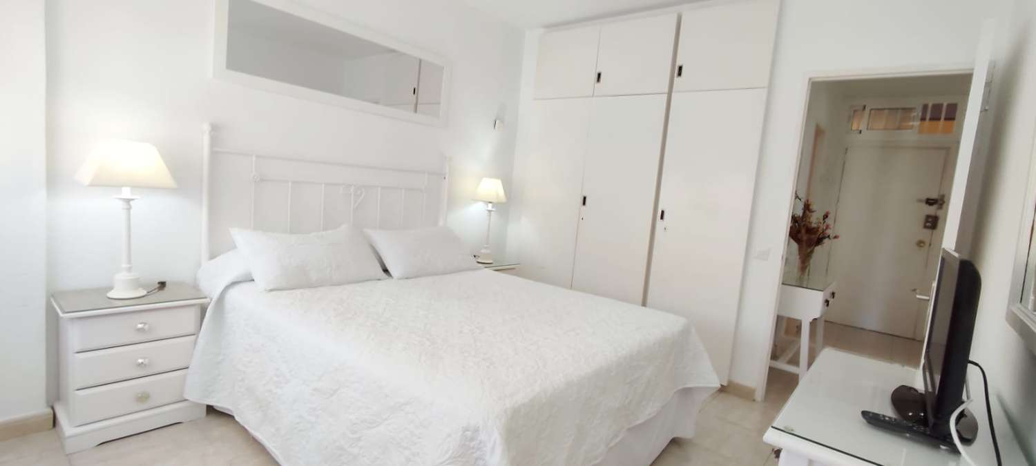 Half a season. For rent from 01/09/25- 30/06/26 apartment on the 1st line of the beach in Fuengirola