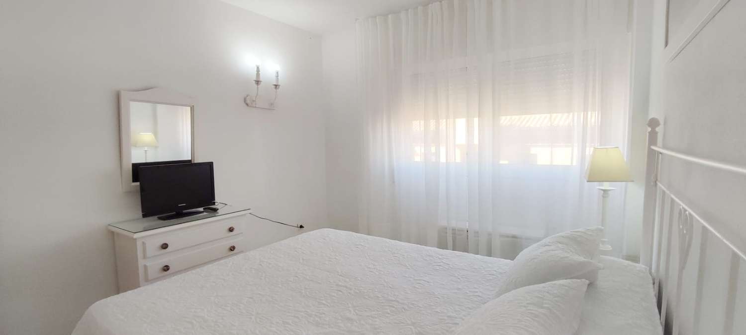 Half a season. For rent from 01/09/25- 30/06/26 apartment on the 1st line of the beach in Fuengirola