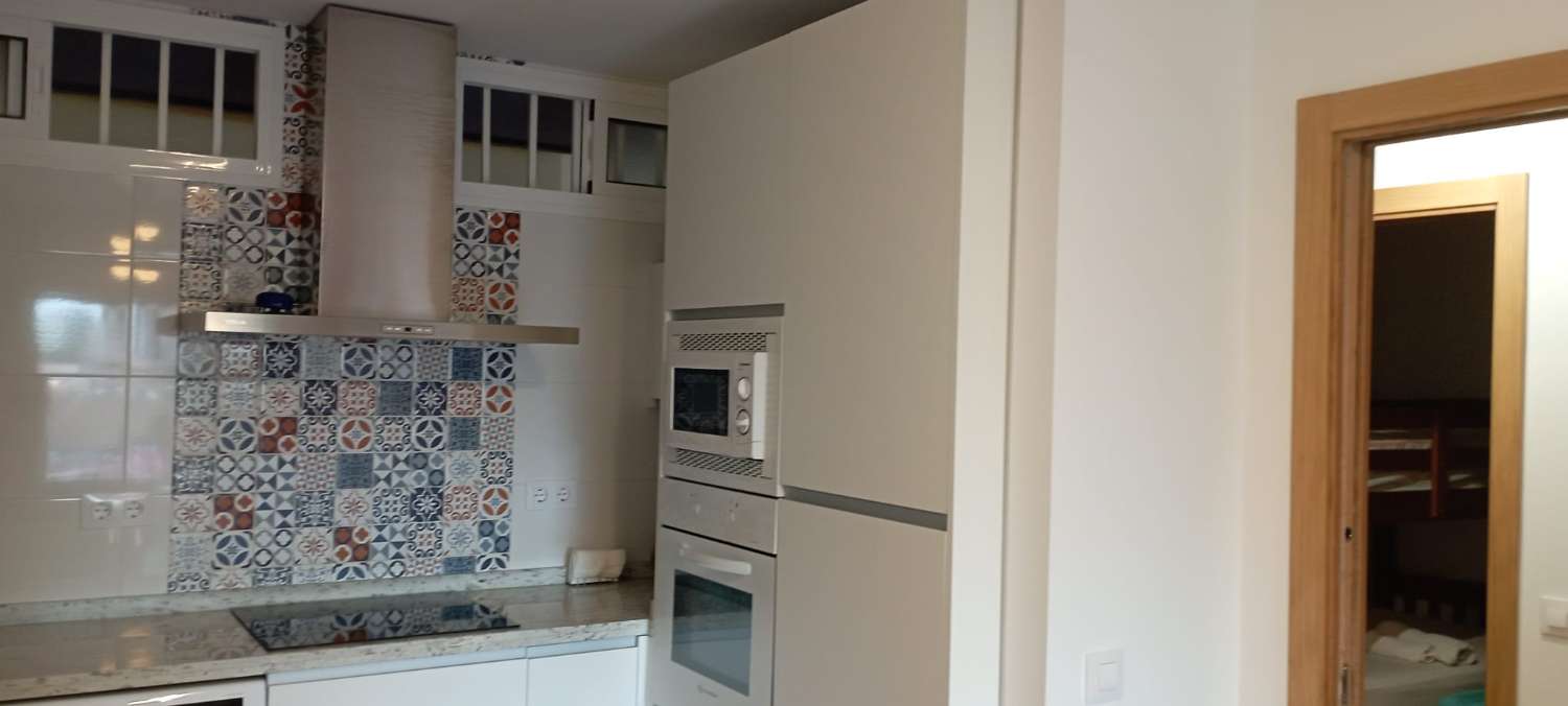 HALF SEASON. FOR RENT FROM 01.09.25 TO 30.06.26 BEAUTIFUL APARTMENT WITH SIDE SEA VIEWS IN FUENGIROLA
