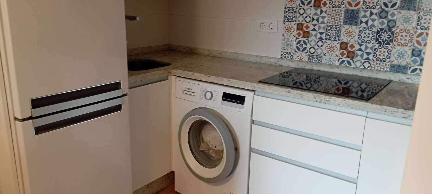 HALF SEASON. FOR RENT FROM 01.09.25 TO 30.06.26 BEAUTIFUL APARTMENT WITH SIDE SEA VIEWS IN FUENGIROLA