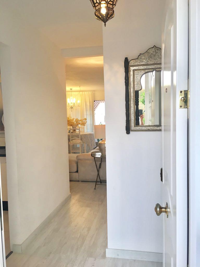 HALV SÄSONG. UTHYRES FRÅN 01.10.2025 TILL 2026-06-30 VACKER PARHUS VILLA I CALABURRA-OMRÅDET (MIJAS COSTA)