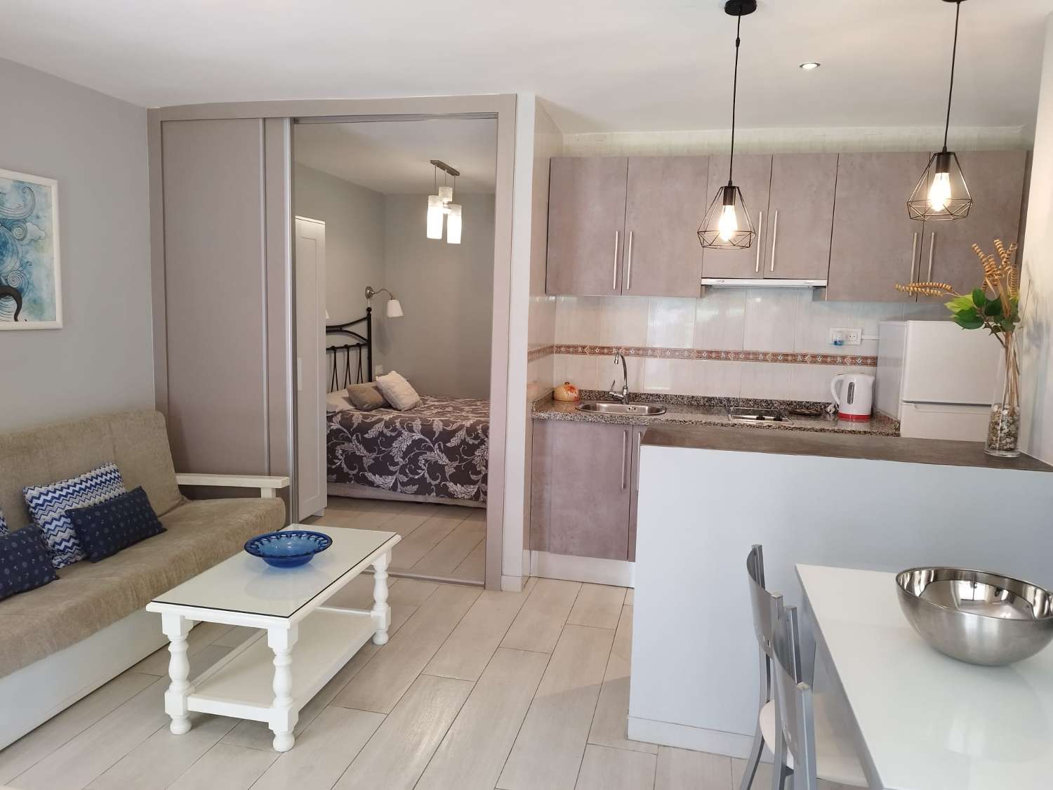 HALF SEASON. FOR RENT FROM 1.9.25-30.6.26 NICE APARTMENT IN LA CARIHUELA (TORREMOLINOS)
