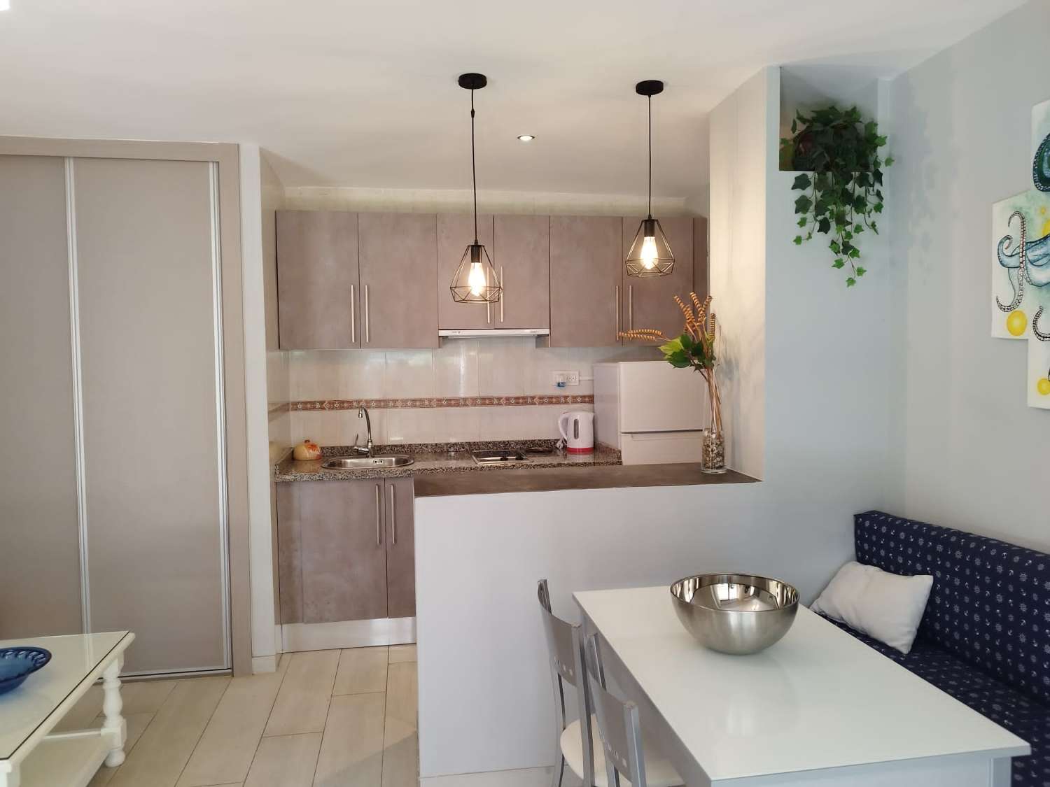 HALF SEASON. FOR RENT FROM 1.9.25-30.6.26 NICE APARTMENT IN LA CARIHUELA (TORREMOLINOS)