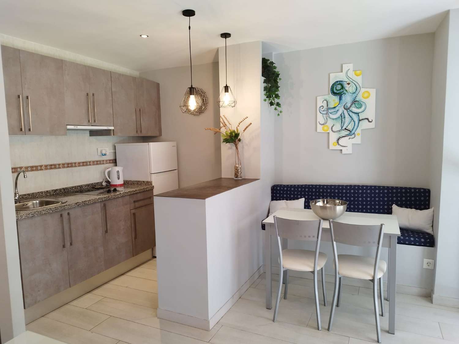 HALF SEASON. FOR RENT FROM 1.9.25-30.6.26 NICE APARTMENT IN LA CARIHUELA (TORREMOLINOS)