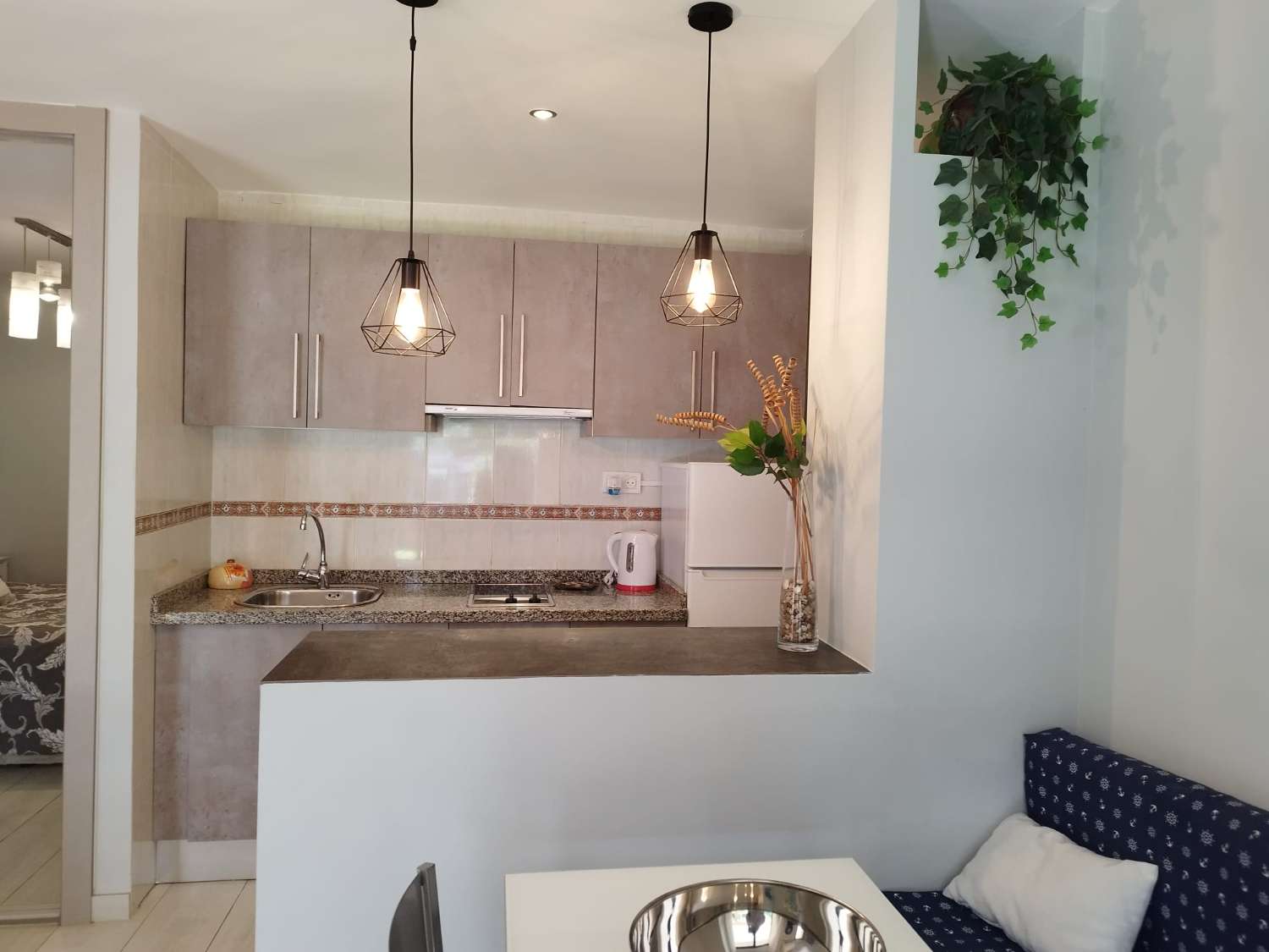 HALF SEASON. FOR RENT FROM 1.9.25-30.6.26 NICE APARTMENT IN LA CARIHUELA (TORREMOLINOS)