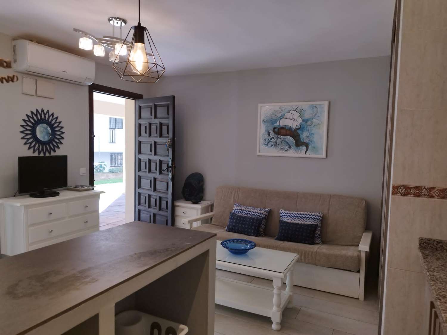 HALF SEASON. FOR RENT FROM 1.9.25-30.6.26 NICE APARTMENT IN LA CARIHUELA (TORREMOLINOS)