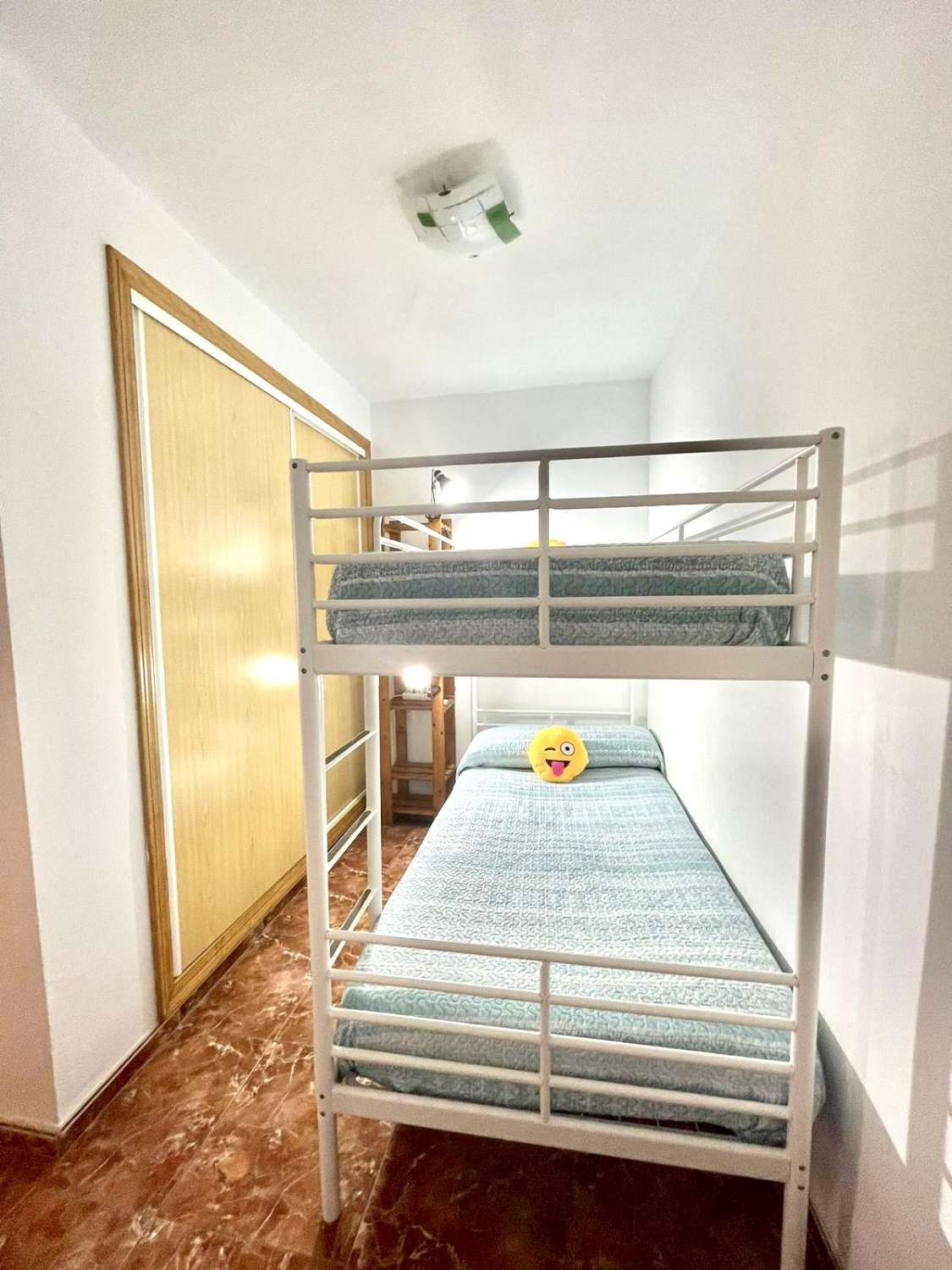 HALV SÆSON. TIL LEJE FRA 01/10/25-31/5/26  DEJLIG LEJLIGHED I NERJA