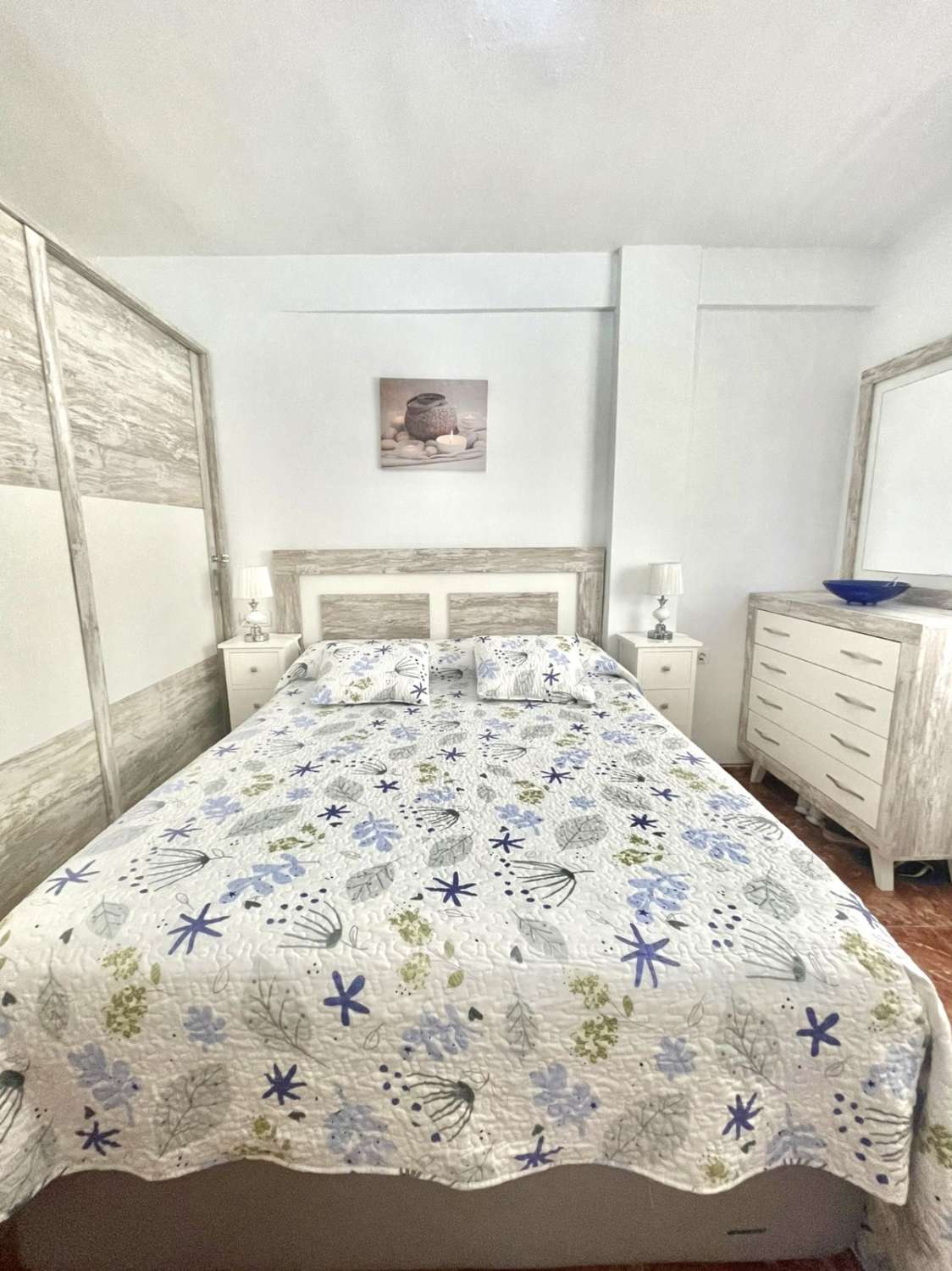 HALV SÆSON. TIL LEJE FRA 01/10/25-31/5/26  DEJLIG LEJLIGHED I NERJA