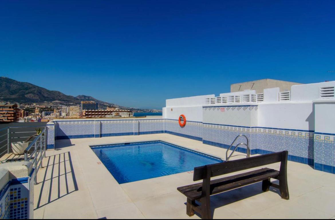 Halv säsong . Uthyres från 01/09/25 - 30/06/26 Trevlig lägenhet på 1: a raden av stranden i Fuengirola