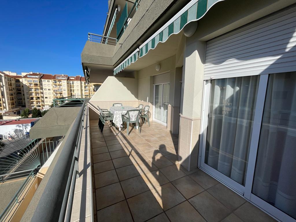 Halv säsong . Uthyres från 01/09/25 - 30/06/26 Trevlig lägenhet på 1: a raden av stranden i Fuengirola