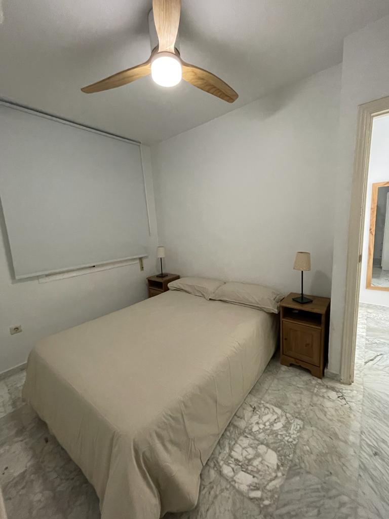 Halv säsong . Uthyres från 01/09/25 - 30/06/26 Trevlig lägenhet på 1: a raden av stranden i Fuengirola