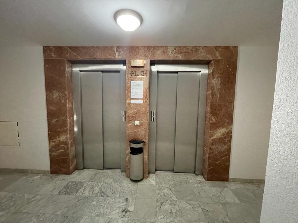 Halv säsong . Uthyres från 01/09/25 - 30/06/26 Trevlig lägenhet på 1: a raden av stranden i Fuengirola