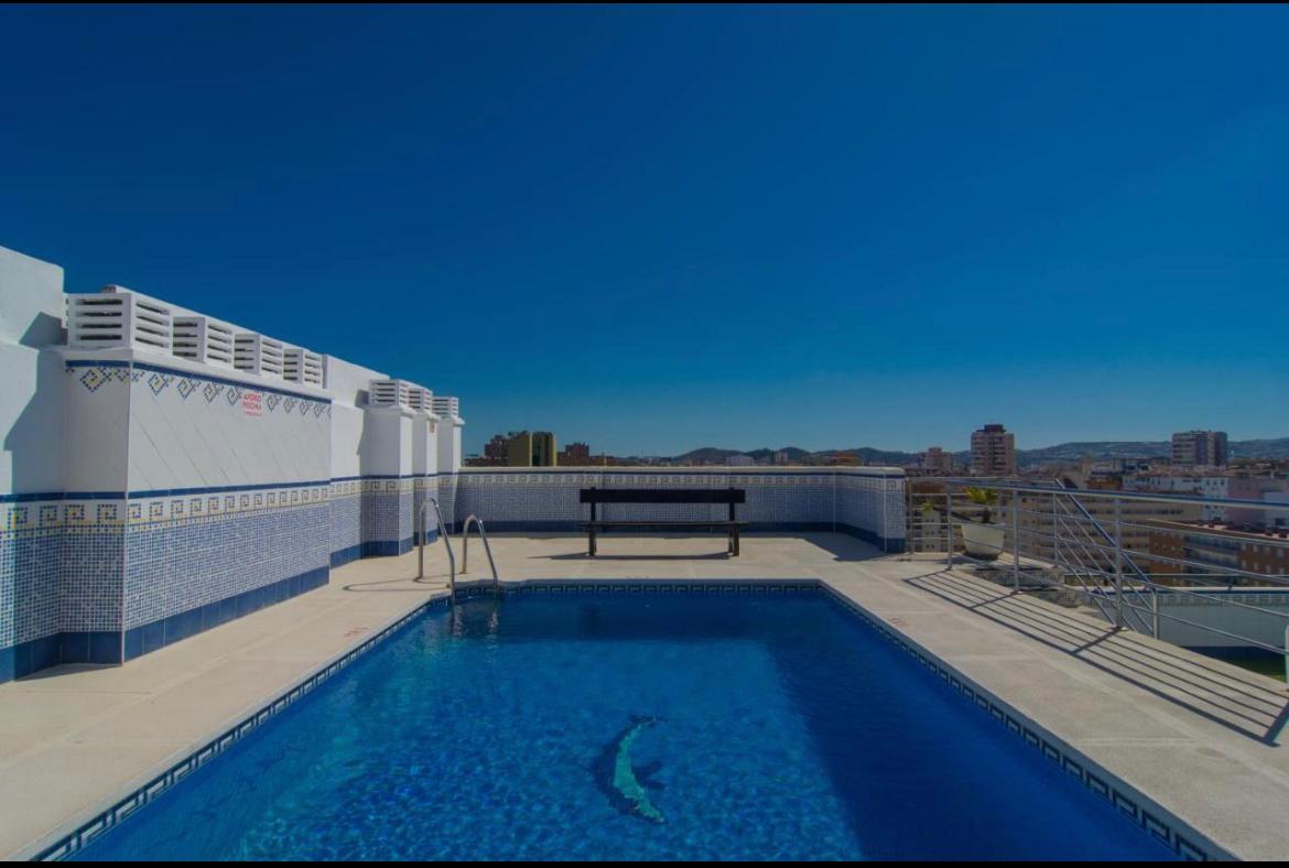 Halv säsong . Uthyres från 01/09/25 - 30/06/26 Trevlig lägenhet på 1: a raden av stranden i Fuengirola