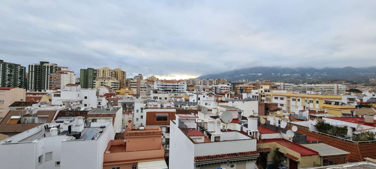 LEID FRA NÅ TIL 30.6.26 OG FRA 1.9.26 TIL 30.6.27 PRAKTFULL LEILIGHET PÅ 1ST LINE BEACH (LOS BOLICHES) FUENGIROLA.